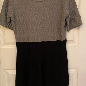 Danny & Nicole Gray Patterned Knit Top